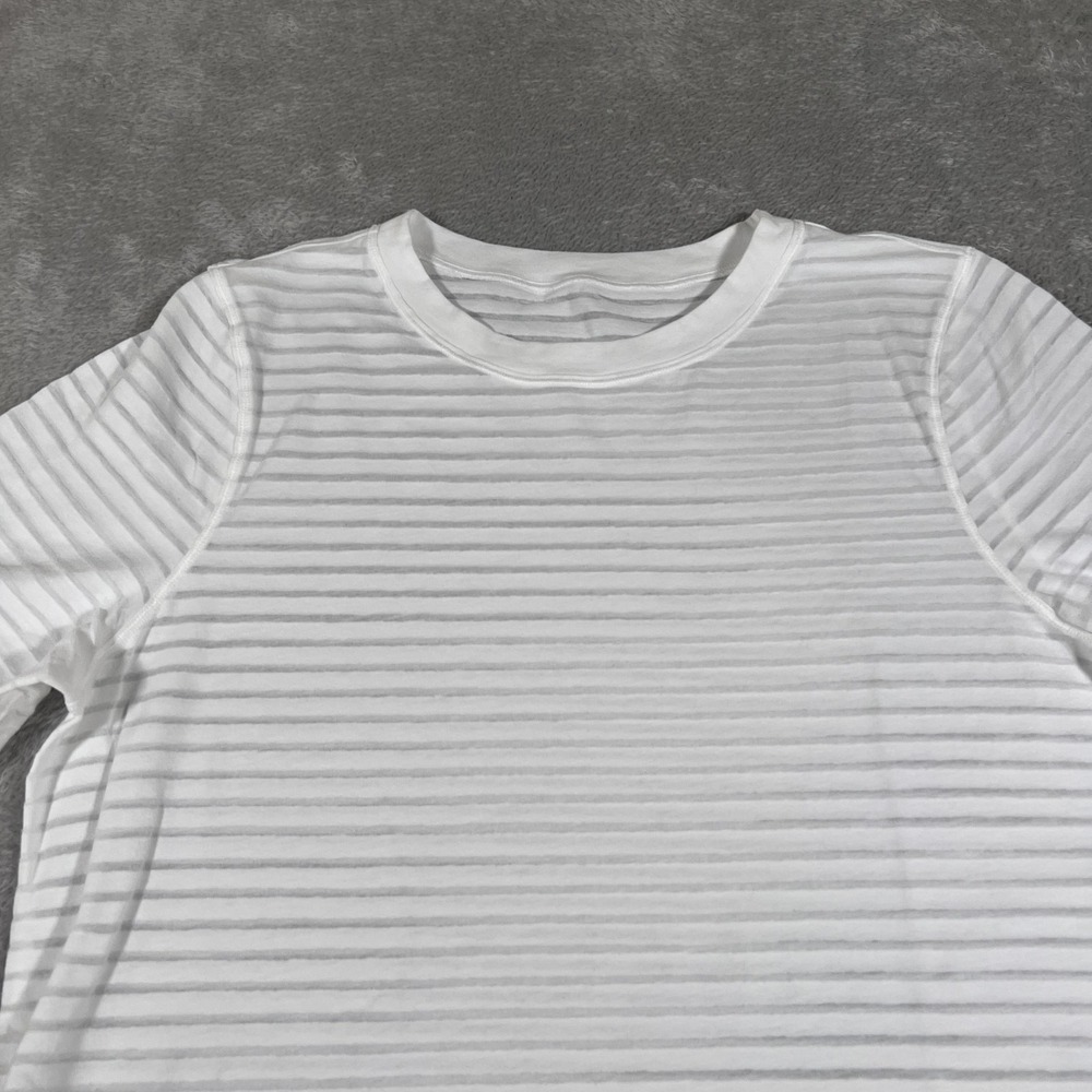 Lululemon Uncovered‎ Tee Womens Size 6 White Striped Lightweight Short Sleeve